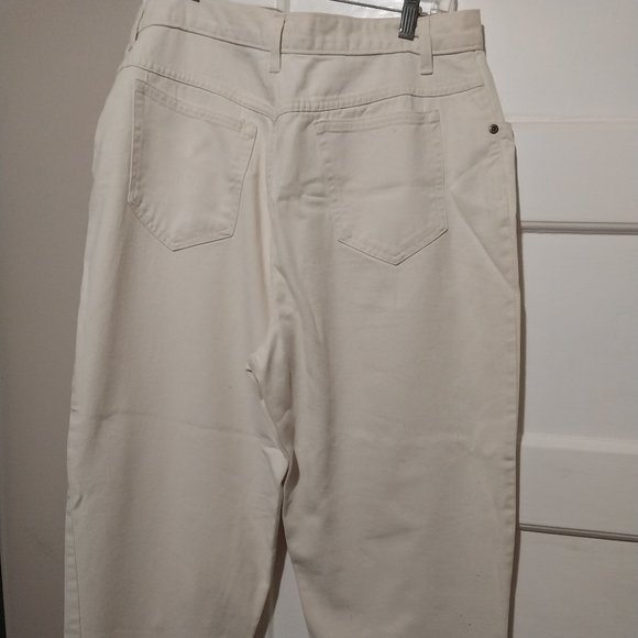 Liz Claiborne Off-White Denim Jeans | Size 16 - Picture 6 of 9